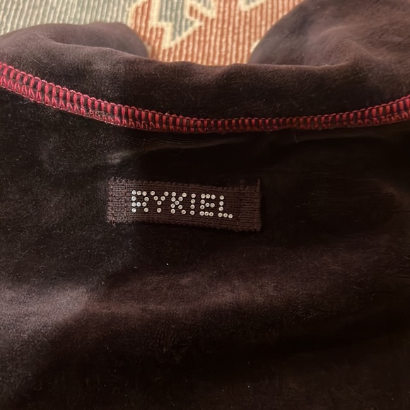 DESIGNER SWEATER - Picture 10 of 10